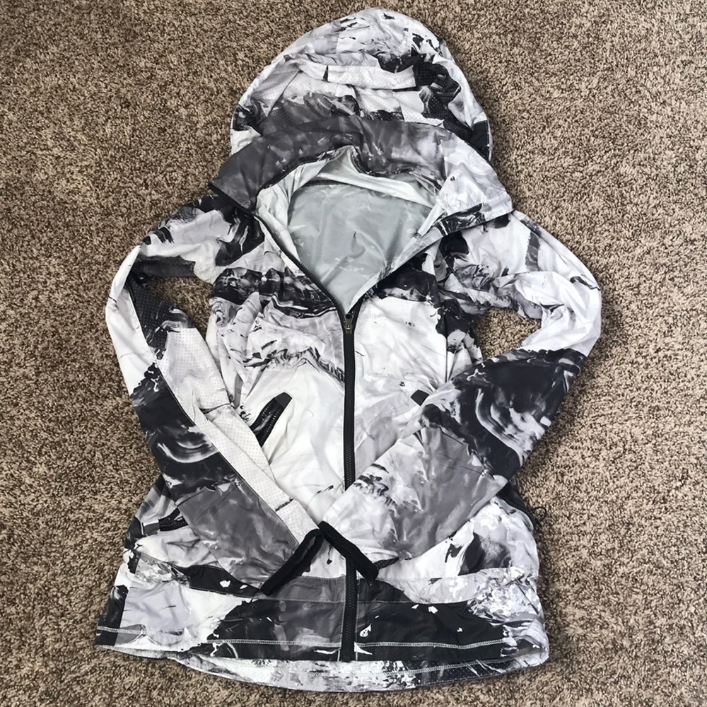 Unique Lululemon pack it up jacket size 2